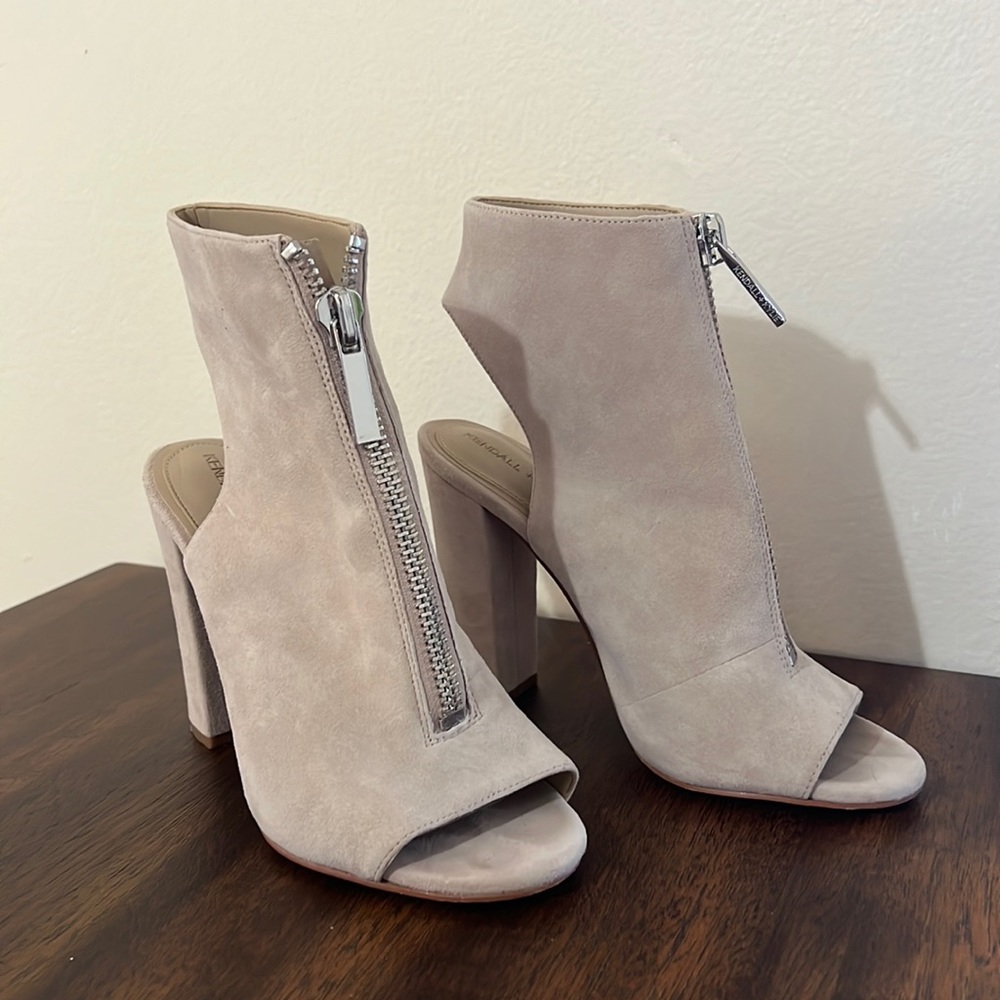 Kendall & Kylie suede ankle boots with zipper